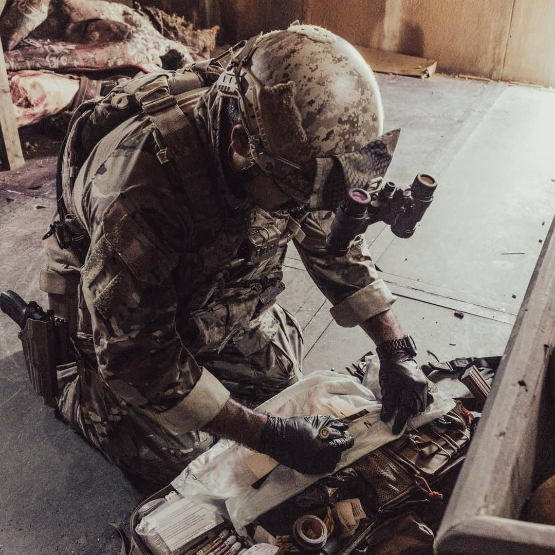 アメリカ海兵隊さんのインスタグラム写真 - (アメリカ海兵隊Instagram)「Swift, Silent, Deadly  📍 Rota, Spain (June 13, 2023)  #Marines with Task Force 61/2.5 and @USNavy Sailors with Explosive Ordnance Disposal Mobile Unit 8 conduct a simulated nighttime raid.  Task Force 61/2.5 provides naval and joint force commanders with dedicated multi-domain reconnaissance and counter-reconnaissance capabilities.   📷 (U.S. Marine Corps photo by Lance Cpl. Emma Gray)  #USMC #BlueGreenTeam」7月3日 22時00分 - marines