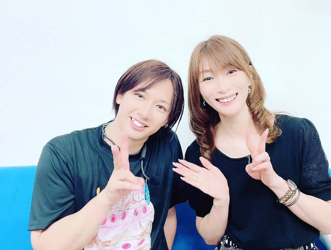 江田剛さんのインスタグラム写真 - (江田剛Instagram)「新たな一歩を踏み出して 2周年！😆✨  という事で！！  『Tsuyoshi Eda  　2nd anniversary  　　　Special  Live』  開催致しました😚🎤✨  沢山お祝いして頂けて 本当に幸せ💜💜💜  ありがとうございました😊🥰  そして、いつも応援してくれている全ての皆様  本当にいつもありがとう😊💜💜  この先も、ずっと ステージに立ち続けたいと 思いますので👍  これからも応援のほどよろしくお願い致します😆✨👍  そして初披露致しました 【君色のしるし】 一緒に育てていこうね😁🎤  Ps けんちゃん次来てくれる時は Trust me 歌うからね！笑  #江田剛 #2周年 #新たな一歩 #ずっと #一緒 #ファミリー #えだんさー #大好き #君色のしるし #Trustme」7月3日 22時08分 - eda.tsuyoshi