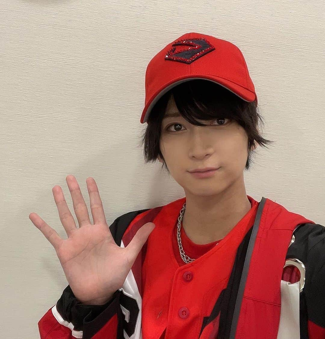 荒牧慶彦さんのインスタグラム写真 - (荒牧慶彦Instagram)「『ACTORS☆LEAGUE in Baseball 2023』 終わりましたー！！！ 東京ドームにご来場くださった方々、配信をご覧くださった皆様。 ありがとうございました✨  負けちゃったけど、めちゃくちゃ楽しかった⚾️ それに試合も夢中で応援したし とてもとても楽しかった！  この楽しさを皆さんと共有出来てたら嬉しいな。  写真は色々。 ゆうたの誕生日もお祝いしたよ。  #アクターズリーグ #ジェムスカーレッツ #荒牧慶彦 #野球 #楽しかった #誕生日 #おめでとう」7月3日 22時09分 - aramaki.yoshi