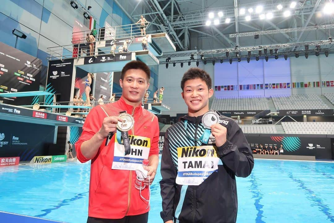 玉井陸斗さんのインスタグラム写真 - (玉井陸斗Instagram)「It's been a year from world championships in Budapest🇭🇺   It was an awesome moment. I'll never forget😊  This photo is with the champion😎 I'll do my best to be the next champion🥇   #diving   #worldchampionships2022   #budapest   #silvermedal   #next   #Fukuoka」7月3日 22時13分 - rikuto_rikuto_rikuto