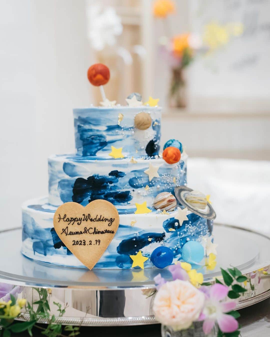 アニヴェルセル 大阪 公式さんのインスタグラム写真 - (アニヴェルセル 大阪 公式Instagram)「＊ 本日は"ウェディングケーキ"のご紹介♪  アニヴェルセルではお二人のイメージを形にする"オリジナルケーキ"が大人気✨  そんなウェディングケーキは ご結婚式当日 『ケーキ入刀』や『ファーストバイト』といった演出で大注目を浴びるアイテム♪  最近は『サンクスバイト』や『お手本バイト』などちょっと変わった演出も♪♪  当日は写真にも残る大切なアイテムだからこそ、こだわったりお二人らしさを表現したいですね☺️  これからお打ち合わせの方はもちろん 当日のケーキが楽しみですね☺️  @anniversaire_official  @anniversaire_osaka   #結婚式 #ウェディング #アニヴェルセル #アニヴェルセル大阪 #大阪結婚式場 #大阪結婚式 #なんば結婚式 #なんば結婚式場  #プレ花嫁 #アニ嫁 #2023花嫁 #2024花嫁 #式場見学 #ブライダルフェア #フォトウェディング #ウエディングフォト #大聖堂 #大聖堂ウェディング #ウェディングケーキ #ケーキ入刀 #ファーストバイト #サンクスバイト #お手本バイト」7月4日 12時30分 - anniversaire_osaka