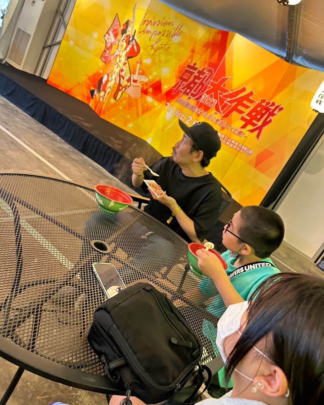 こーいちのインスタグラム：「当たり前やけど２人ともちゃんと今日も学校行った。  でも俺は  家でカレー食っただけ！  余韻最高！」