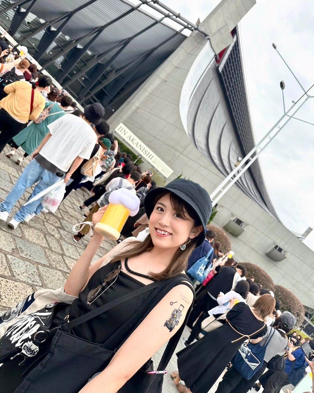 長澤佑香さんのインスタグラム写真 - (長澤佑香Instagram)「⁡ ⁡ 𝐉𝐈𝐍 𝐀𝐊𝐀𝐍𝐈𝐒𝐇𝐈  𝟏𝟎𝐭𝐡 𝐀𝐧𝐧𝐢𝐯𝐞𝐫𝐬𝐚𝐫𝐲 𝐋𝐢𝐯𝐞 𝟐𝐃𝐚𝐲𝐬 𝟕/𝟏 𝐩𝐡𝐨𝐭𝐨📸 ⁡ グッズ3時間半待ち🥹 欲しくてたまらなかったビール型ペンラ と3時間半の間に飲みたくてたまらなか ったビールが飲めて浮かれている1枚か らどうぞ🤗笑 ⁡ ⁡ #赤西仁 #JINAKANISHI #代々木第一体育館 #10周年ライブ #jips #ビール」7月3日 22時26分 - ykngsw