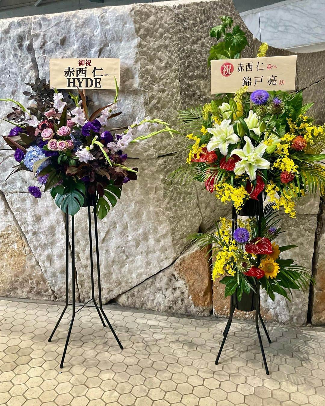 長澤佑香さんのインスタグラム写真 - (長澤佑香Instagram)「⁡ ⁡ 𝐉𝐈𝐍 𝐀𝐊𝐀𝐍𝐈𝐒𝐇𝐈  𝟏𝟎𝐭𝐡 𝐀𝐧𝐧𝐢𝐯𝐞𝐫𝐬𝐚𝐫𝐲 𝐋𝐢𝐯𝐞 𝟐𝐃𝐚𝐲𝐬 𝟕/𝟏 𝐩𝐡𝐨𝐭𝐨📸 ⁡ グッズ3時間半待ち🥹 欲しくてたまらなかったビール型ペンラ と3時間半の間に飲みたくてたまらなか ったビールが飲めて浮かれている1枚か らどうぞ🤗笑 ⁡ ⁡ #赤西仁 #JINAKANISHI #代々木第一体育館 #10周年ライブ #jips #ビール」7月3日 22時26分 - ykngsw