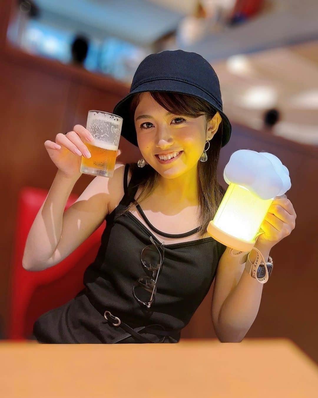 長澤佑香のインスタグラム：「⁡ ⁡ 𝐉𝐈𝐍 𝐀𝐊𝐀𝐍𝐈𝐒𝐇𝐈  𝟏𝟎𝐭𝐡 𝐀𝐧𝐧𝐢𝐯𝐞𝐫𝐬𝐚𝐫𝐲 𝐋𝐢𝐯𝐞 𝟐𝐃𝐚𝐲𝐬 𝟕/𝟏 𝐩𝐡𝐨𝐭𝐨📸 ⁡ グッズ3時間半待ち🥹 欲しくてたまらなかったビール型ペンラ と3時間半の間に飲みたくてたまらなか ったビールが飲めて浮かれている1枚か らどうぞ🤗笑 ⁡ ⁡ #赤西仁 #JINAKANISHI #代々木第一体育館 #10周年ライブ #jips #ビール」