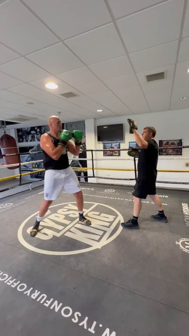 タイソン・フューリーのインスタグラム：「workout in the life of Tyson fury, On top of the world 2023 @wbcboxing  @frank_warren_official @toprank @espn @netflixuk Number 1  Blessed by God in Jesus name.#legend #world #beauty #god  #1」