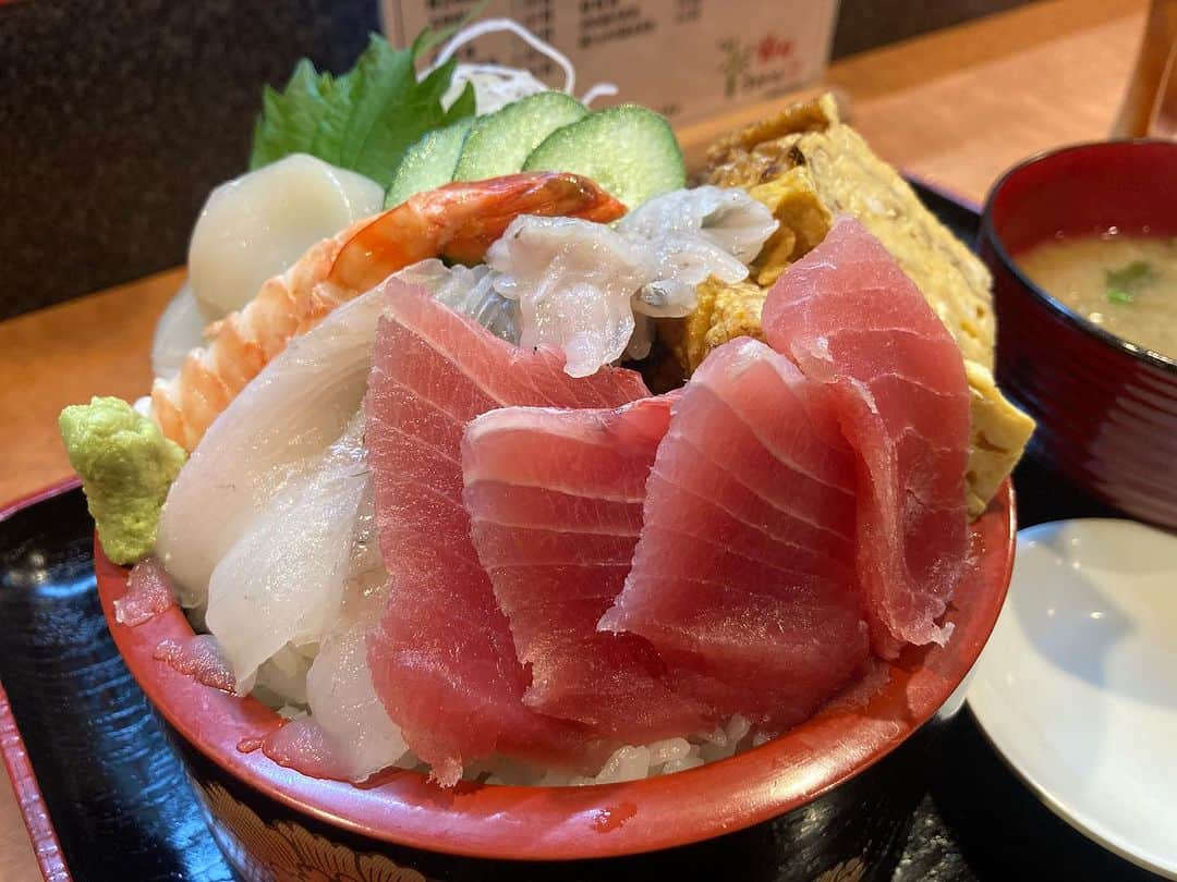 浜亮太さんのインスタグラム写真 - (浜亮太Instagram)「群馬県前橋市の老舗【富士ホール】にて本日の御通し！  海鮮丼 天丼3150‼️  ダイエット失敗‼️  #浜亮太  #前橋  #富士ホール #海鮮丼 #天丼 #3150」7月3日 22時30分 - hama.2964