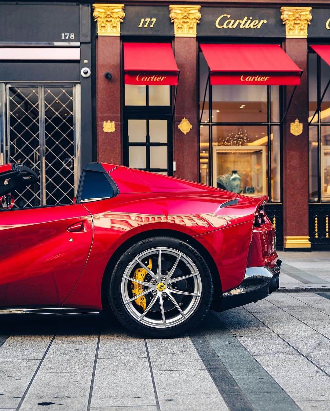CarsWithoutLimitsさんのインスタグラム写真 - (CarsWithoutLimitsInstagram)「Rosso Fuoco 812 GTS  📸 @tfjj   #carswithoutlimits #ferrari #812gts #ferrari812 #ferrari812gts #v12」7月3日 22時36分 - carswithoutlimits