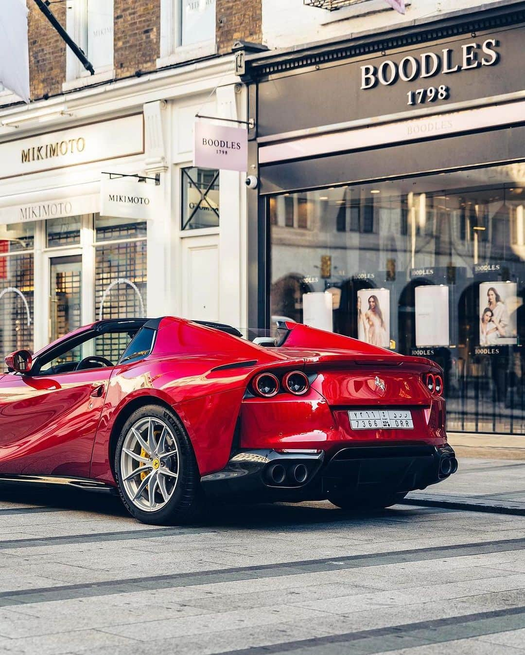 CarsWithoutLimitsさんのインスタグラム写真 - (CarsWithoutLimitsInstagram)「Rosso Fuoco 812 GTS  📸 @tfjj   #carswithoutlimits #ferrari #812gts #ferrari812 #ferrari812gts #v12」7月3日 22時36分 - carswithoutlimits