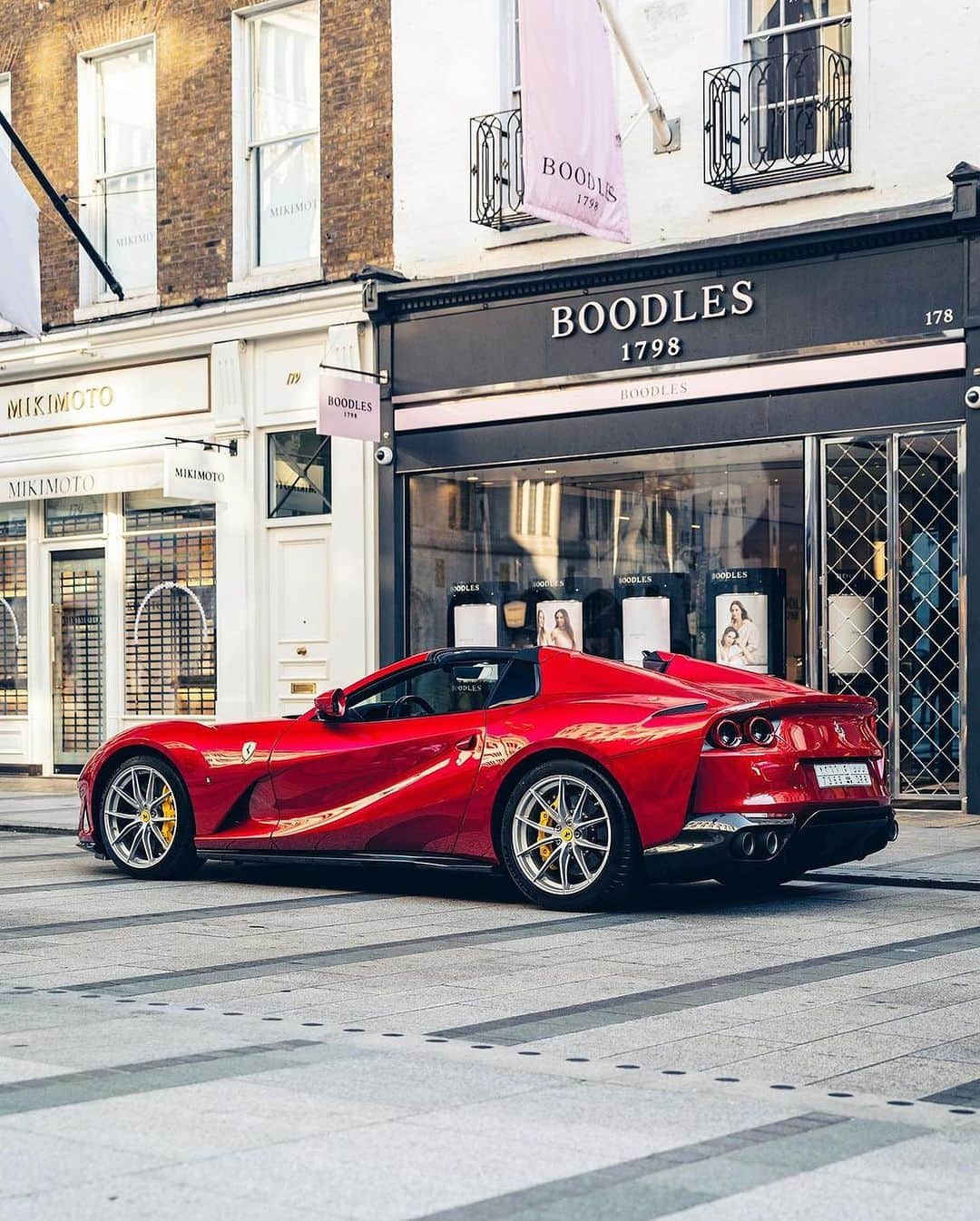 CarsWithoutLimitsさんのインスタグラム写真 - (CarsWithoutLimitsInstagram)「Rosso Fuoco 812 GTS  📸 @tfjj   #carswithoutlimits #ferrari #812gts #ferrari812 #ferrari812gts #v12」7月3日 22時36分 - carswithoutlimits