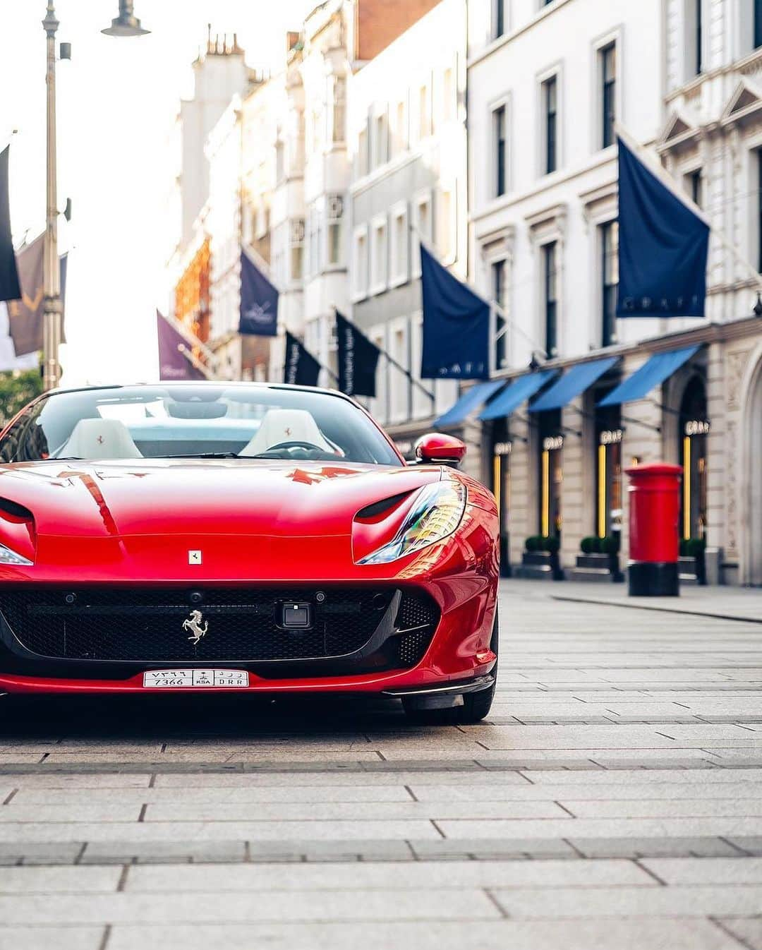 CarsWithoutLimitsさんのインスタグラム写真 - (CarsWithoutLimitsInstagram)「Rosso Fuoco 812 GTS  📸 @tfjj   #carswithoutlimits #ferrari #812gts #ferrari812 #ferrari812gts #v12」7月3日 22時36分 - carswithoutlimits