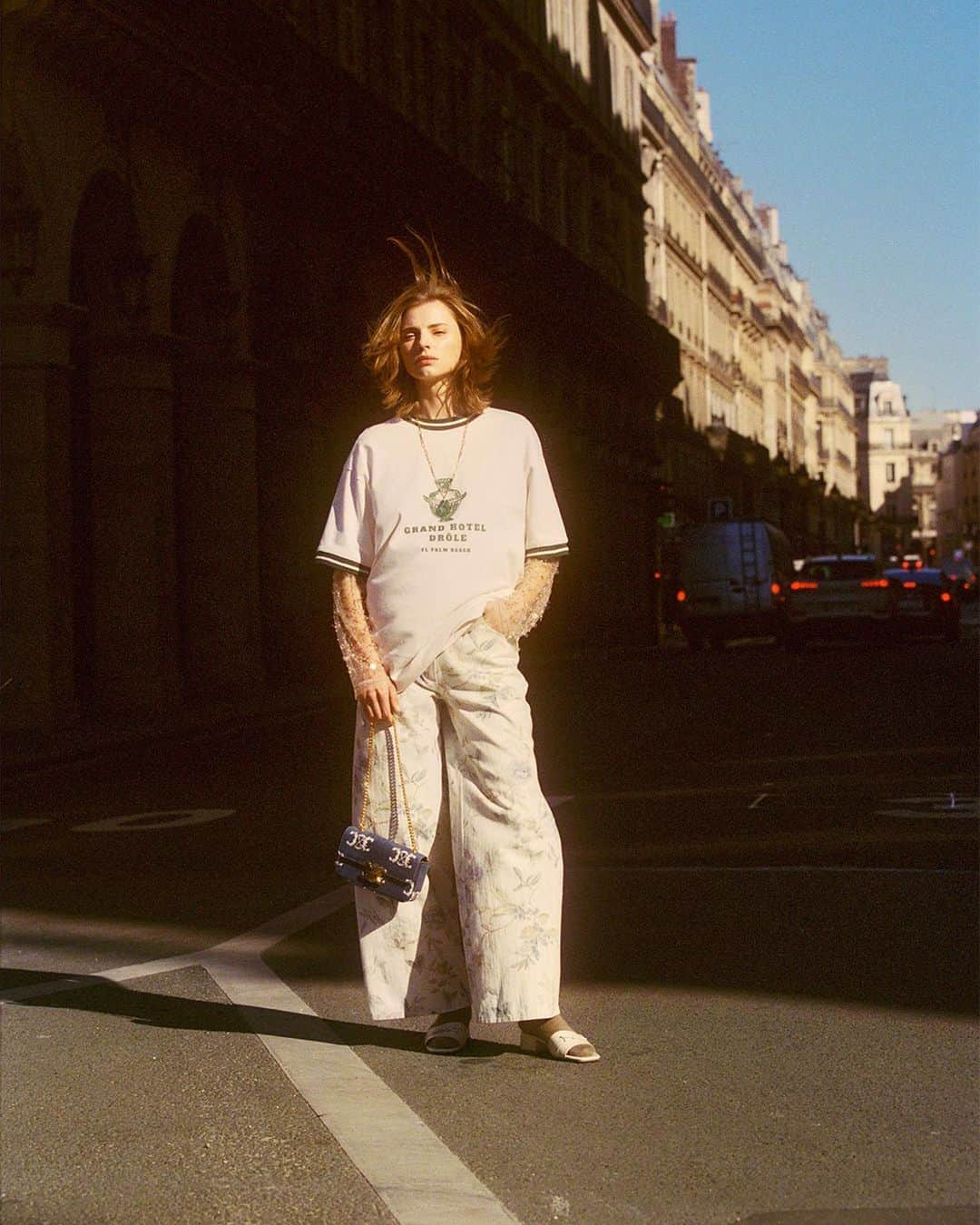 フォルテフォルテさんのインスタグラム写真 - (フォルテフォルテInstagram)「contemporary and feminine muse in paris wearing the forte_forte “kiss from a rose” printed bleach denim pants for @marieclairefr. #forte_forte #ss23 #starlight #estate #stars #dreams #rhythm #contemporary #handmade #freedom #energy #nature #poetic #feminine #fluid #passion #madeinitaly」7月3日 22時39分 - forte_forte