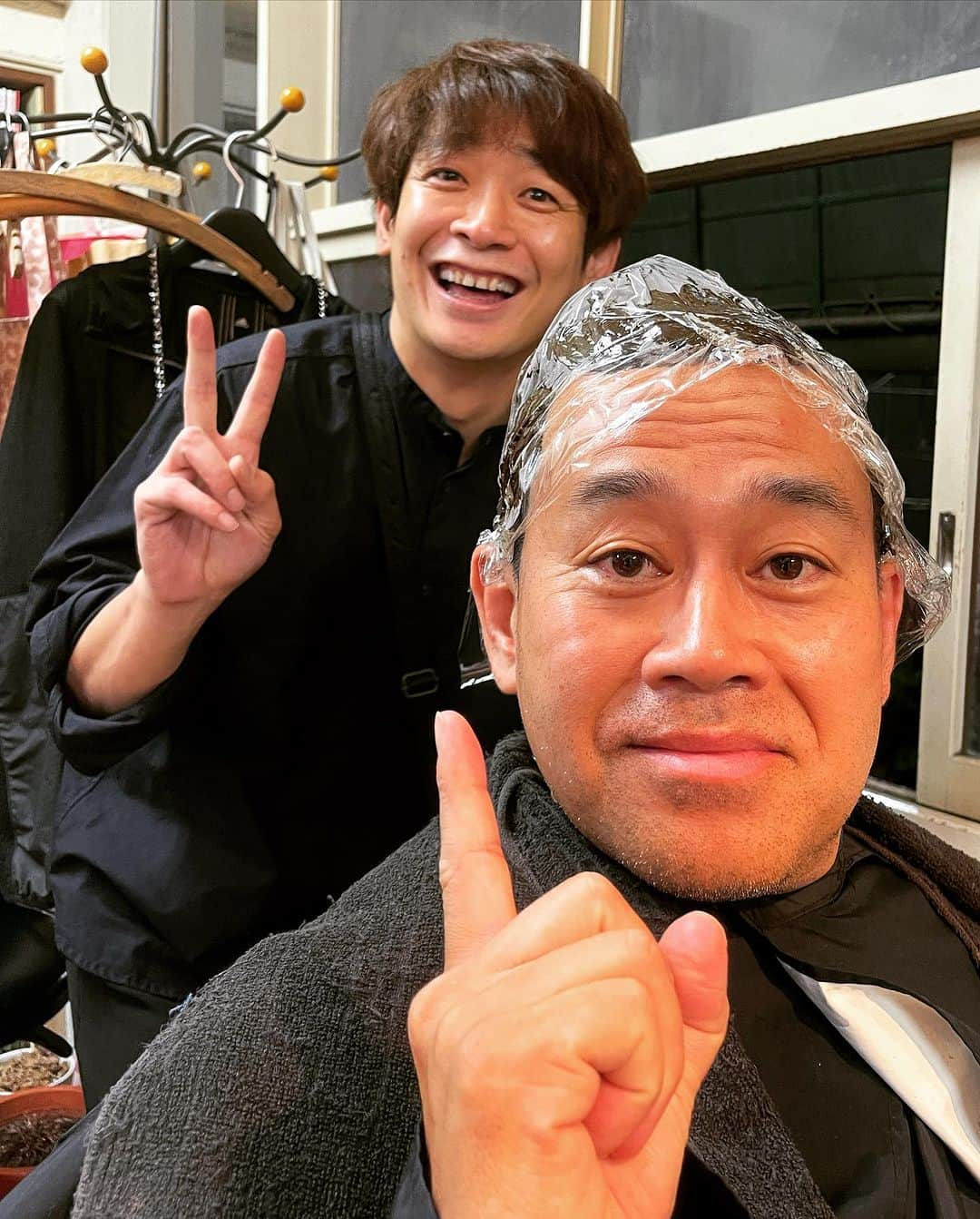 杉本知香さんのインスタグラム写真 - (杉本知香Instagram)「銀シャリ鰻くん、 「ヘアート」の個展で必須な髪の毛を回収しに来てました🤣 フォレストからは3人の作品が‼️ 楽しみ過ぎる🤣😂  #中目黒美容室 #宮川大輔#イッテQ#青空レストラン #あんぎゃー #銀シャリ鰻#銀シャリ #個展#自毛像#ヘアート #ラフォーレ原宿」7月3日 22時50分 - sugimotoc