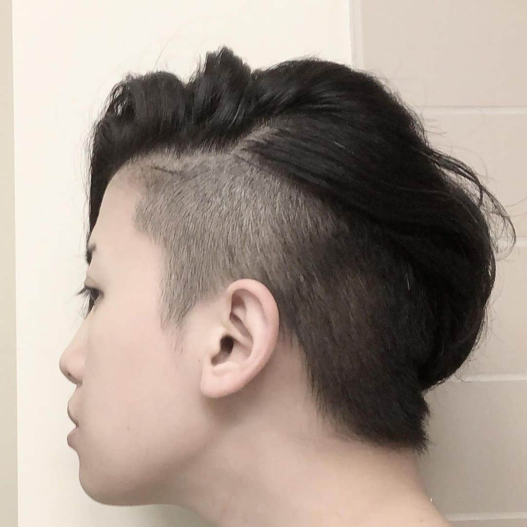 岡田育さんのインスタグラム写真 - (岡田育Instagram)「2 months since the last professional haircut. (new to old with #francismcdormand ) #selfcuthair #clippercut  . 最後にプロに髪切ってもらって2ヶ月。さすがに背面が誤魔化せなくなってきたのでそろそろまた予約入れる。しかしこれは化粧の難しさと同じだなー、男子たち毎日ちゃんとヒゲ整えててえらい。 #セルフバリカンの限界 #ゾリ子」7月3日 22時51分 - okadaic