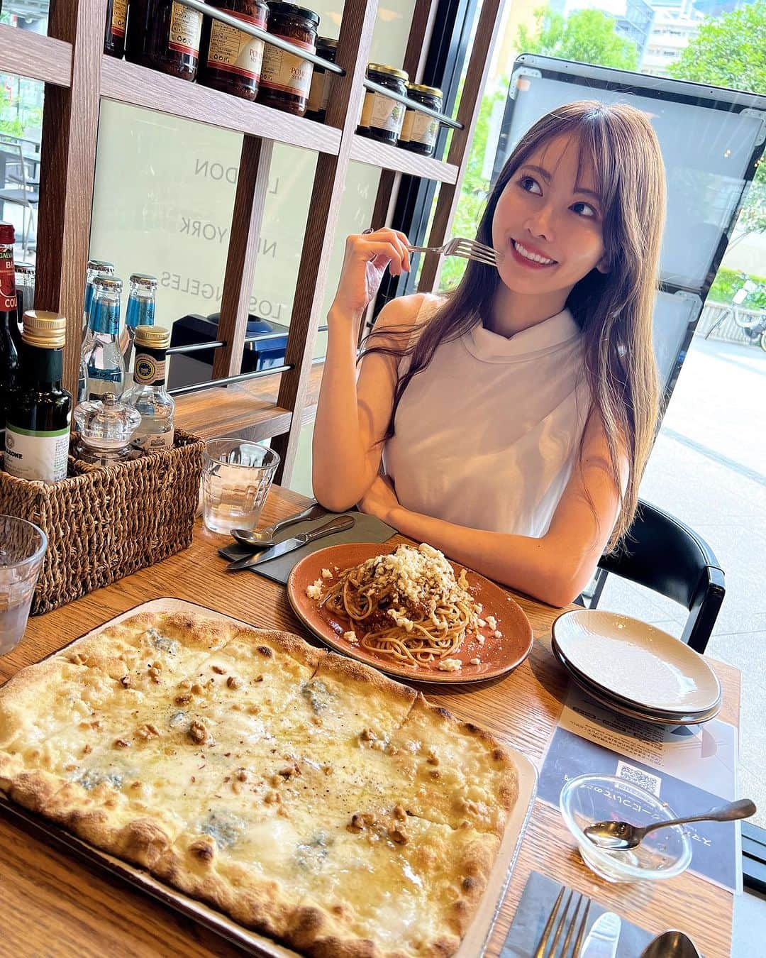 清水愛美さんのインスタグラム写真 - (清水愛美Instagram)「なんだか大食いの人みたい🤣 🍕🍝🍷  食べ過ぎ注意だぁー😂www  #六本木 #六本木カフェ #イタリアン #ランチ #lunchtime  #イタリアン #至福のひととき」7月3日 22時49分 - manami_s0902