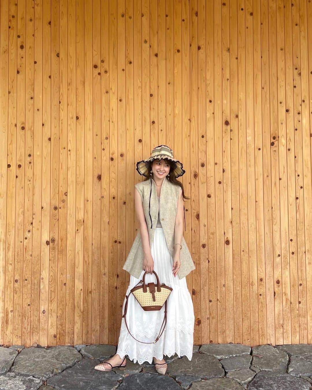 大野愛友佳のインスタグラム：「お誕生日旅行のときの coordinate🏷  私があげた @maisonkitsune のTシャツ似合ってる🦊⚪︎」