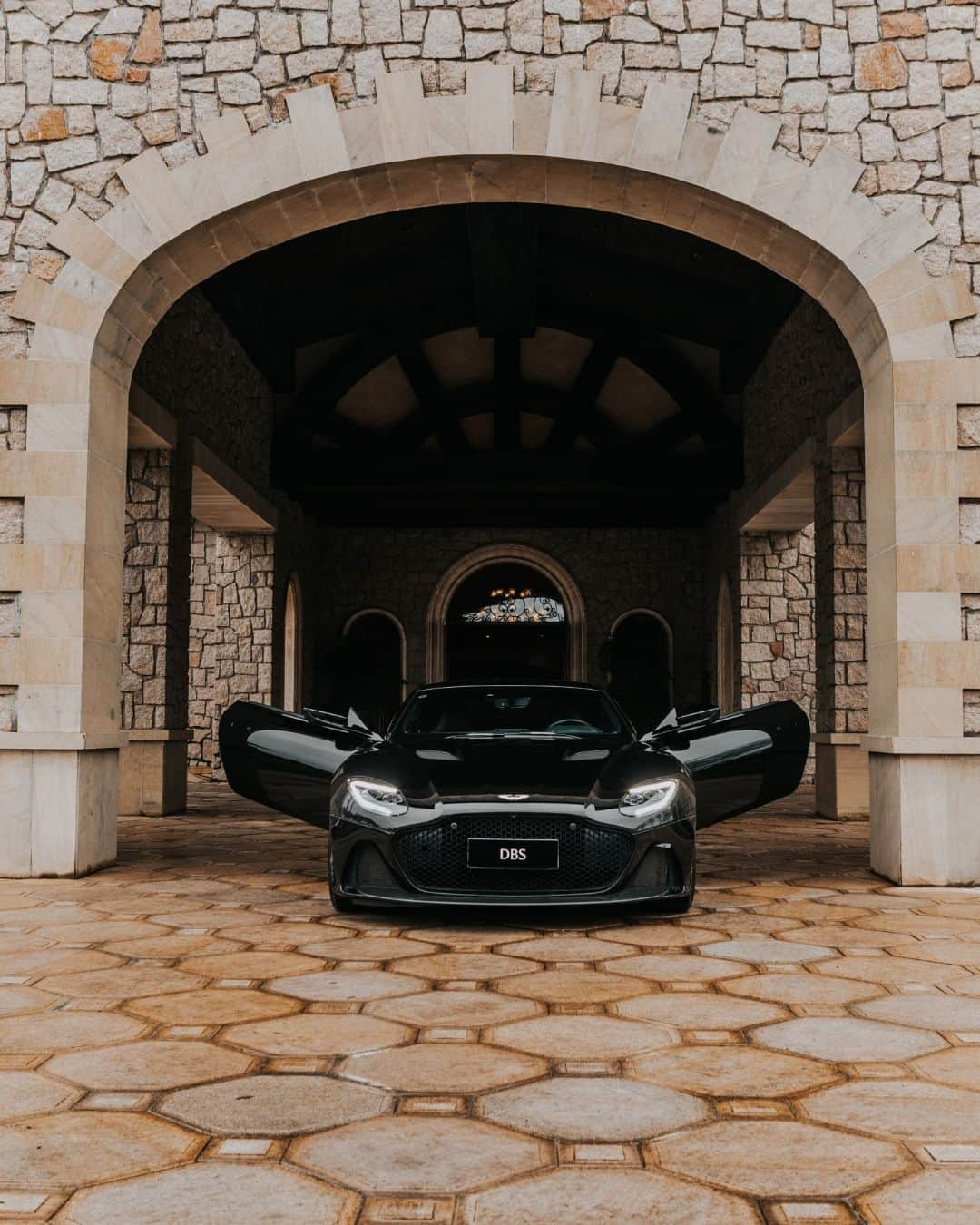 アストンマーチンさんのインスタグラム写真 - (アストンマーチンInstagram)「An unmissable trio in their element.  #AstonMartin #INTENSITYDRIVEN」7月3日 23時10分 - astonmartin