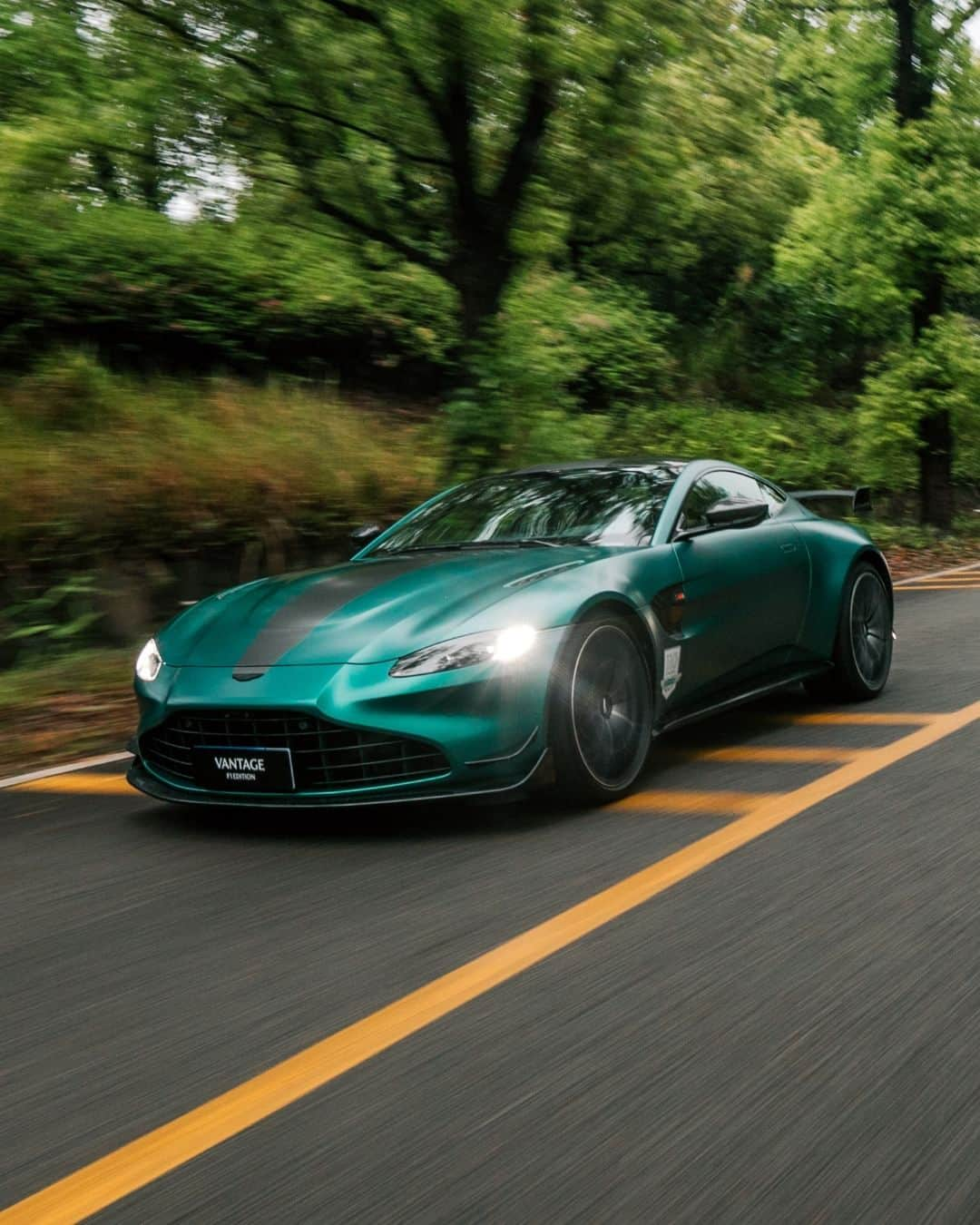 アストンマーチンさんのインスタグラム写真 - (アストンマーチンInstagram)「An unmissable trio in their element.  #AstonMartin #INTENSITYDRIVEN」7月3日 23時10分 - astonmartin