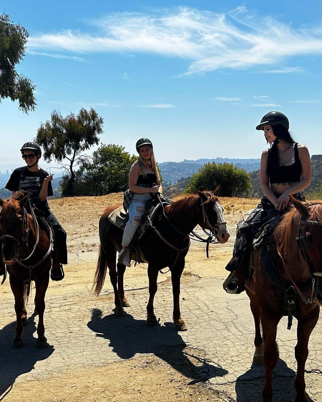 サラヤ・ジェイド・ベヴィスさんのインスタグラム写真 - (サラヤ・ジェイド・ベヴィスInstagram)「Had so much fun getting back on a horse again. It’s been years and I missed it alot! 🥹 Thanks to @taylorey and @raquellie arranging it! A lovely surprise 💛」7月3日 23時16分 - saraya