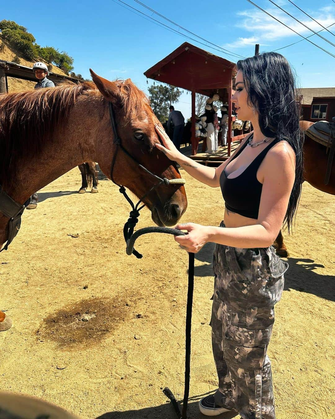 サラヤ・ジェイド・ベヴィスさんのインスタグラム写真 - (サラヤ・ジェイド・ベヴィスInstagram)「Had so much fun getting back on a horse again. It’s been years and I missed it alot! 🥹 Thanks to @taylorey and @raquellie arranging it! A lovely surprise 💛」7月3日 23時16分 - saraya