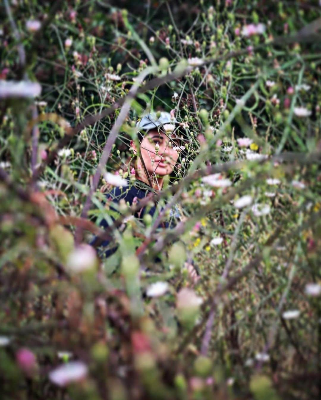 Nargis Fakhri さんのインスタグラム写真 - (Nargis Fakhri Instagram)「All good things are wild and free.  . . . . 📸 @samosastories  . #nature #naturephotography #portraitphotography #portrait #inthemoment #nofilter #allnatural #hiking #temescalcanyon #californiaadventure」7月3日 23時24分 - nargisfakhri