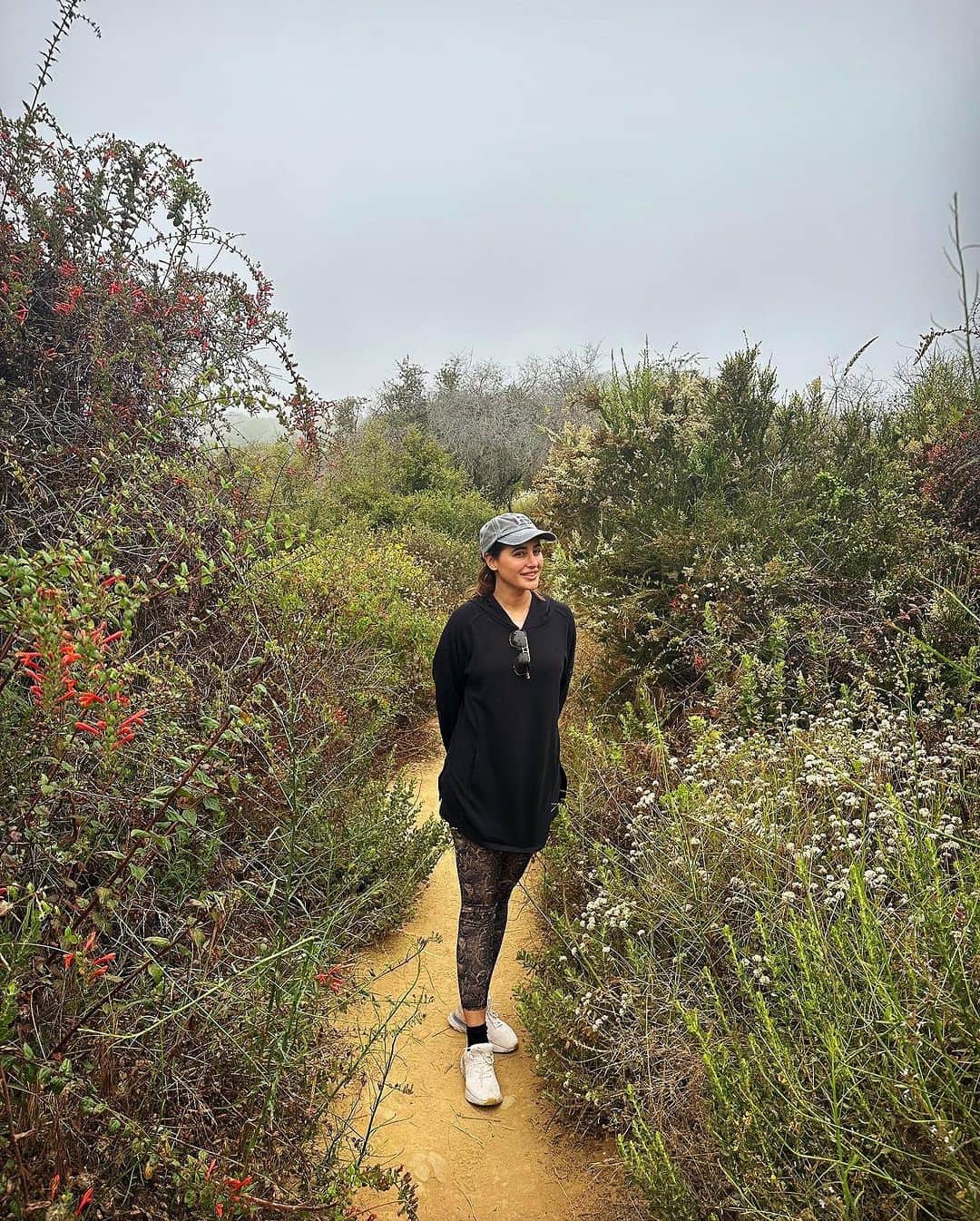 Nargis Fakhri さんのインスタグラム写真 - (Nargis Fakhri Instagram)「All good things are wild and free.  . . . . 📸 @samosastories  . #nature #naturephotography #portraitphotography #portrait #inthemoment #nofilter #allnatural #hiking #temescalcanyon #californiaadventure」7月3日 23時24分 - nargisfakhri