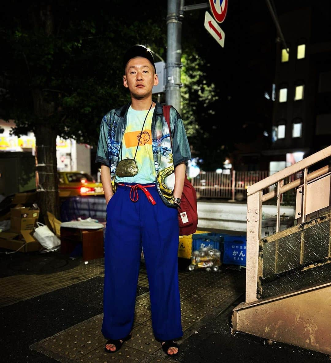 市川刺身さんのインスタグラム写真 - (市川刺身Instagram)「今日の服装。 いろんな場所に移動して仕事させてもらう。  コジコジ万博で蛙亭のイワクラさんに買って頂いたコジコジのTシャツが本領発揮。 sainenで購入したメッシュの怪獣のシャツもイケイケ。 高円寺の古着屋で購入した青のスラックスを最高円寺の靴紐で縛るのが最近のブーム。 黒の無駄づくりの帽子に黒の便所サンダル金のがま口にyorozuのバッグ。  昼から仕事させて頂いて合間で久しぶりに声の病院で声帯を診てもらう。 使ってるけど頑張れてて状態良しと先生に褒めてもらって嬉しい。 帰り道の小高い所に携帯置いてゴミをバックに自分で撮りました。 先生ありがとう。  #今日の服装 #ファッション #古着 #コジコジ #夏の装い #先生」7月3日 23時24分 - soitsudoitsu