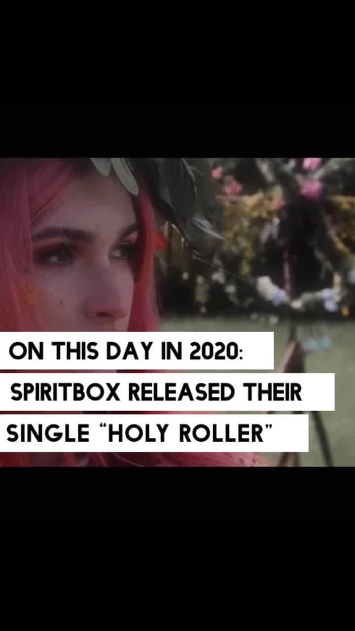 Revolverのインスタグラム：「⚡️Spiritbox released their breakthrough single "Holy Roller" on this day in 2020.   🎧 Was this your introduction to the band? . . . #metal #metalhead #singer #band #spiritbox  #femalemusician #modernmetal #deathcore #djent #holyroller #metalvocals」