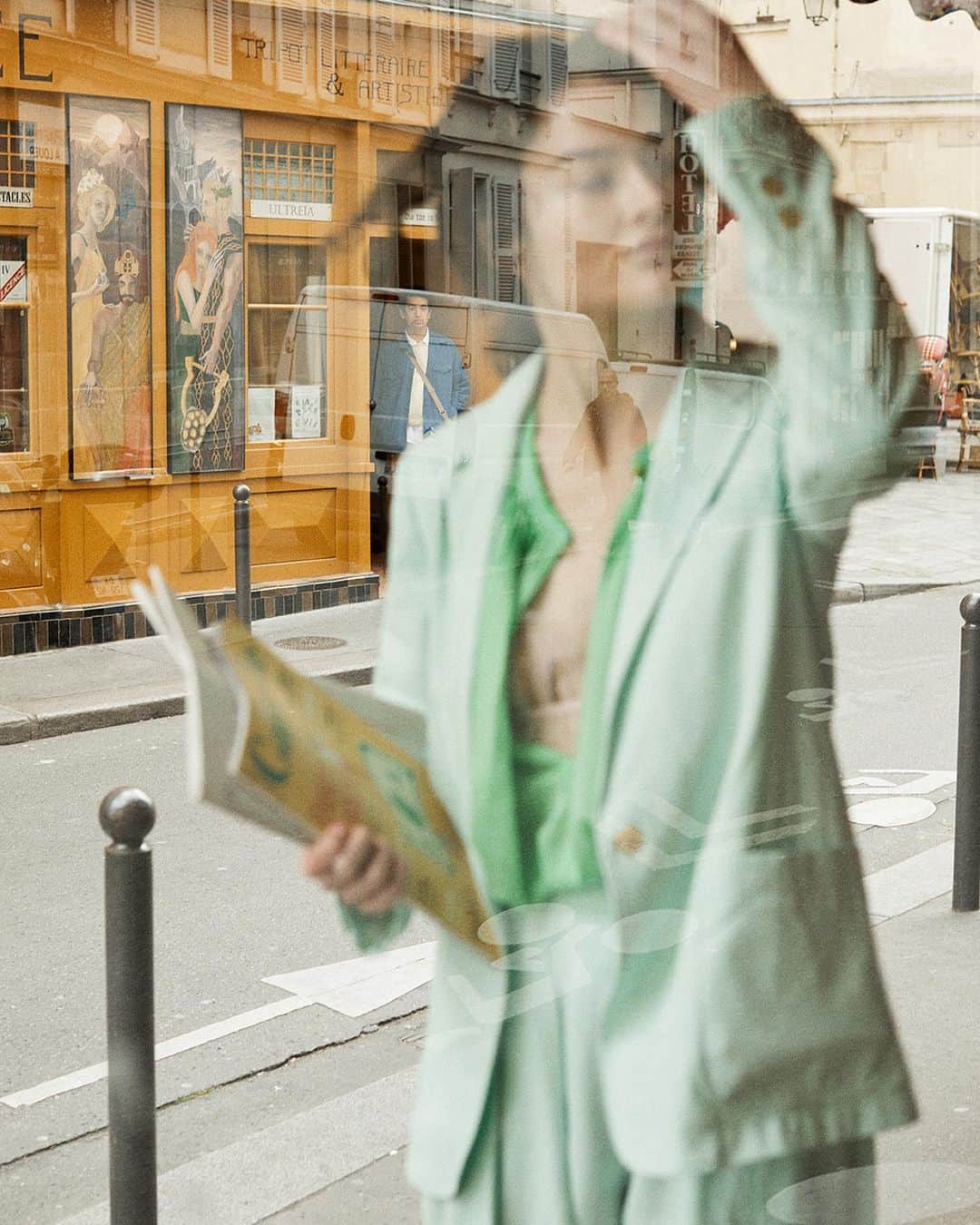 フォルテフォルテさんのインスタグラム写真 - (フォルテフォルテInstagram)「a refined and charming muse walking around in paris, wearing the forte_forte mint tweed viscose silk suit combined with the pear bohemian cotton silk voile shirt. photo by @leila.cetta. #forte_forte #ss23 #starlight #estate #stars #dreams #rhythm #contemporary #handmade #freedom #energy #nature #poetic #feminine #fluid #passion #madeinitaly」7月3日 23時33分 - forte_forte