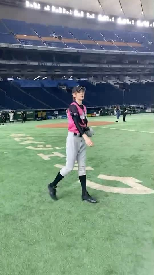 田中涼星のインスタグラム：「『ACTORS☆LEAGUE in Baseball 2023』 ご来場、ご視聴ありがとうございました！！  結果は残念だったけど 野球を通してエンタメをたくさんできて嬉しかったです。  俺も結果は残せなかったものの あの時間を共有できて幸せでした！！  社長とキャッチボール⚾️  #りょせすたぐらむ  #田中涼星  #野球  #東京ドーム  #アクターズリーグ  #股下97cm  #instagram  #instagood」