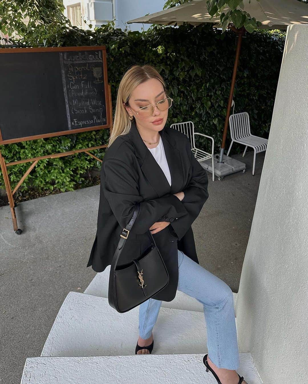 Angel™さんのインスタグラム写真 - (Angel™Instagram)「Rate this look ?/10. Credit @bsrdede #americanstyle #ootd #style #fashion #summerlook #summerfashion #summeroutfit #outfit #outfits #looks #vacationgoals #streetstyle #jeans #denim #blackblazer #blazer #blackheels #whitetop #workwear #officewear #officelook ❤️ #asaqueen」7月3日 23時50分 - americanstyle