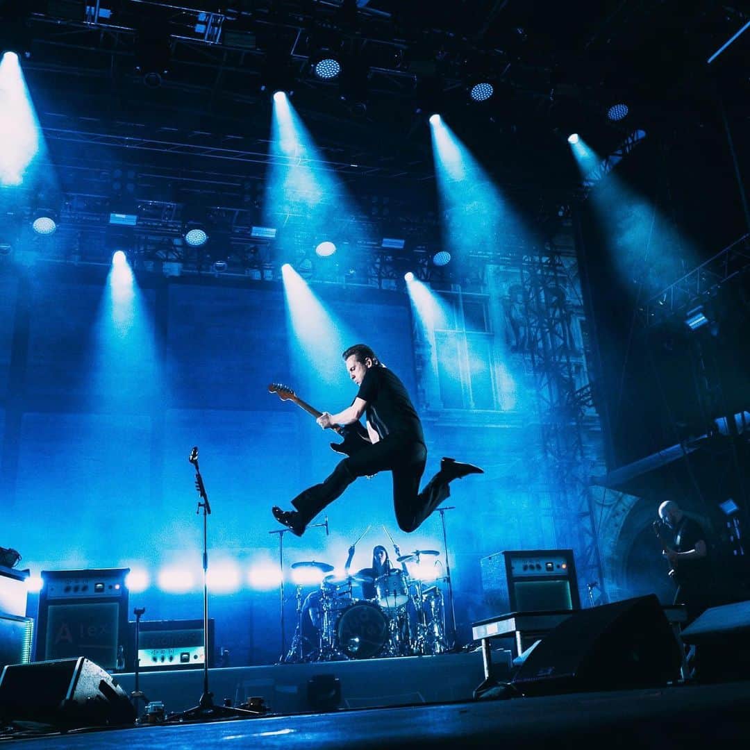 フランツ・フェルディナンドのインスタグラム：「Some snaps from our two shows in France last week, looking forward to the rest of our shows this summer.   📸 @sarahbastin / @apolline.bld.photography / @laetitia_mavrel / Charles Guyard」
