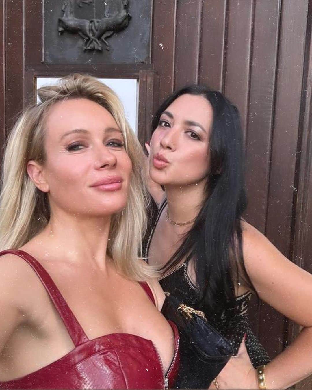 ミシェル・ブランチさんのインスタグラム写真 - (ミシェル・ブランチInstagram)「Vintage @versace, soooo much pasta, wine and love 🍝🍷🍾 ❤️ This is 40 🇮🇹 La dolce vita ❤️」7月3日 23時53分 - michellebranch