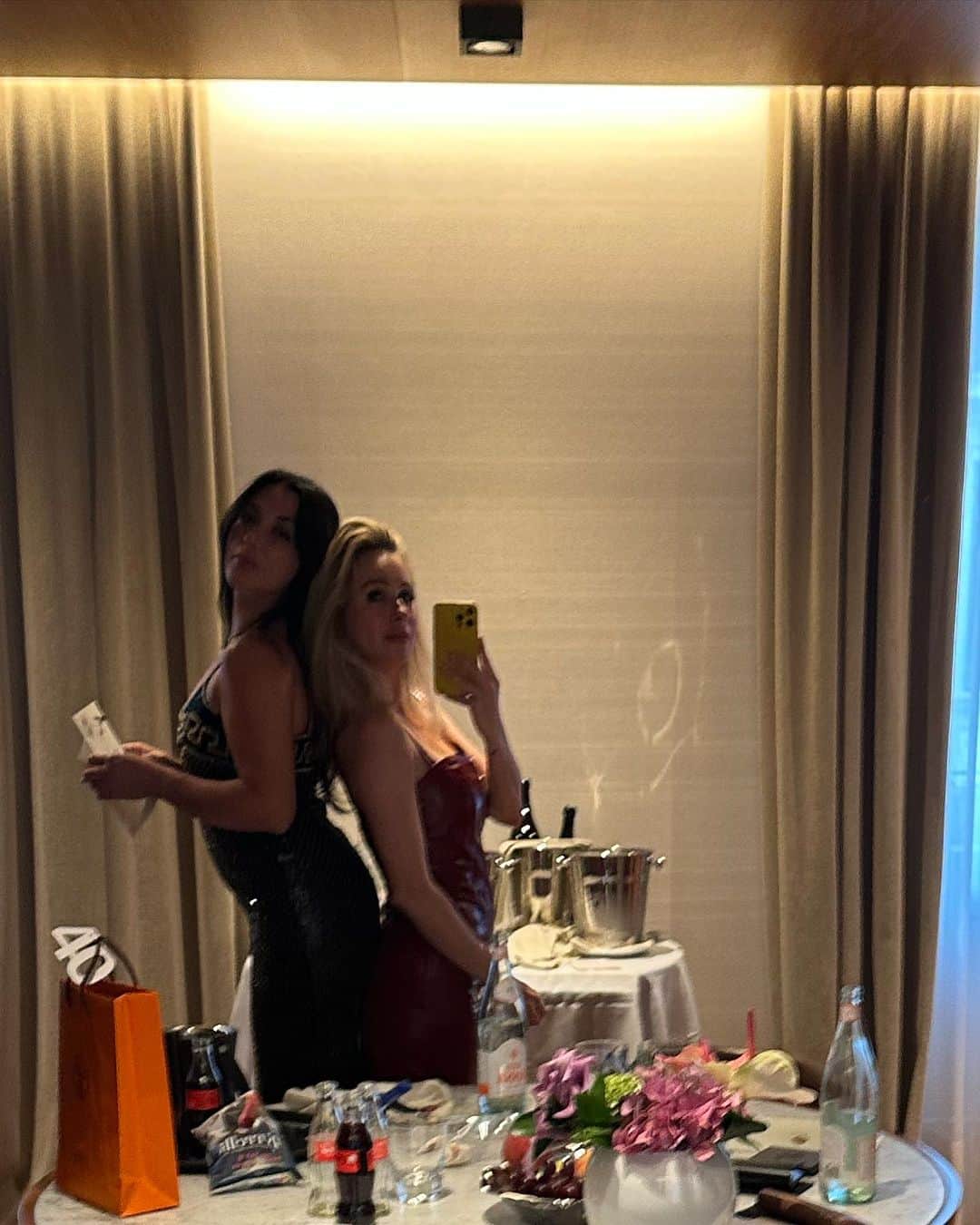 ミシェル・ブランチさんのインスタグラム写真 - (ミシェル・ブランチInstagram)「Vintage @versace, soooo much pasta, wine and love 🍝🍷🍾 ❤️ This is 40 🇮🇹 La dolce vita ❤️」7月3日 23時53分 - michellebranch