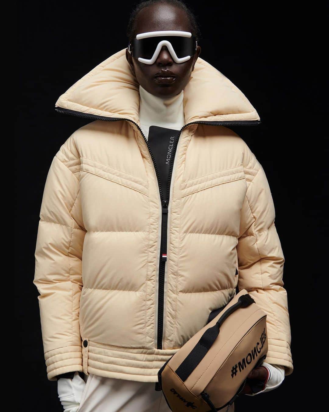 モンクレールさんのインスタグラム写真 - (モンクレールInstagram)「Shelter comes via windproof, rainproof, down-filled and breathable outerwear.   #MonclerGrenoble Pre-Fall 2023. For whatever the outdoors throws at you.   Her: technical poplin Chapelets bomber jacket. Him: Thermalight insulation system Thurn jacket.」7月4日 0時01分 - moncler