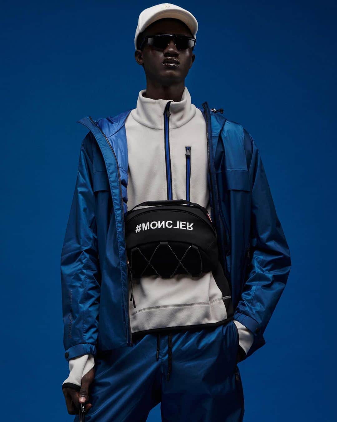 モンクレールさんのインスタグラム写真 - (モンクレールInstagram)「Shelter comes via windproof, rainproof, down-filled and breathable outerwear.   #MonclerGrenoble Pre-Fall 2023. For whatever the outdoors throws at you.   Her: technical poplin Chapelets bomber jacket. Him: Thermalight insulation system Thurn jacket.」7月4日 0時01分 - moncler