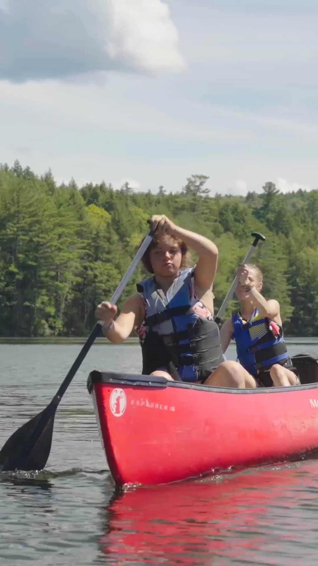 L.L.Beanのインスタグラム：「Summer vacation is best spent outside! We're proud to partner with Camp Susan Curtis, and offer kids the chance to enjoy a real Maine camp experience: making friends, gaining confidence, trying new things and getting outdoors every day.」
