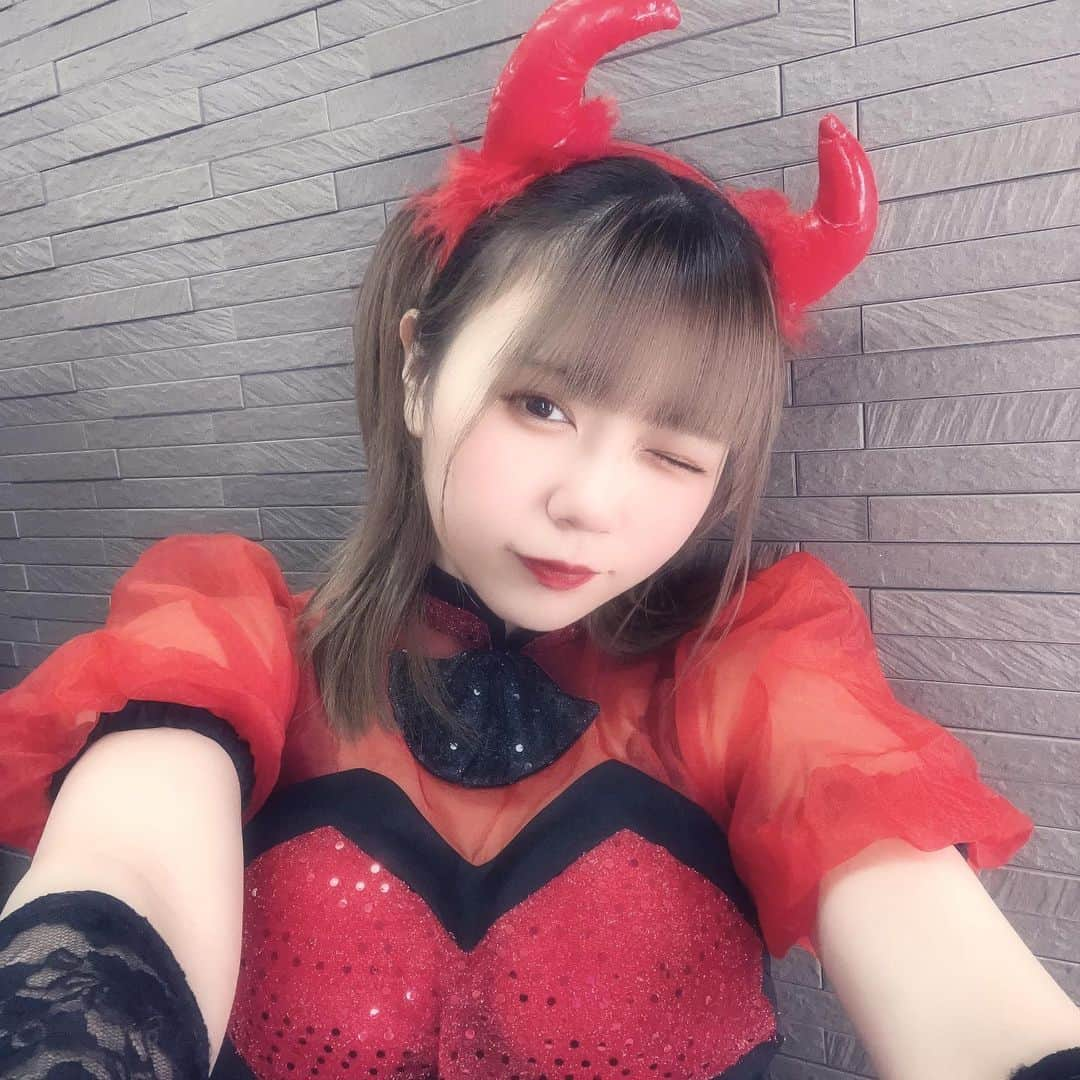 桜田アンナのインスタグラム：「悪魔で見えないけどはーふちゅいんだよ😈  #あんなかわいい　#悪魔　#純情のアフィリア」