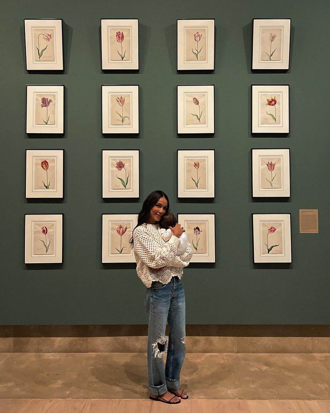 ジュリー・サリニャーナのインスタグラム：「Baby Matisse’s first #museum visit! 🥹 omg, 2nd slide: Matisse with Matisse 🖼️😍」