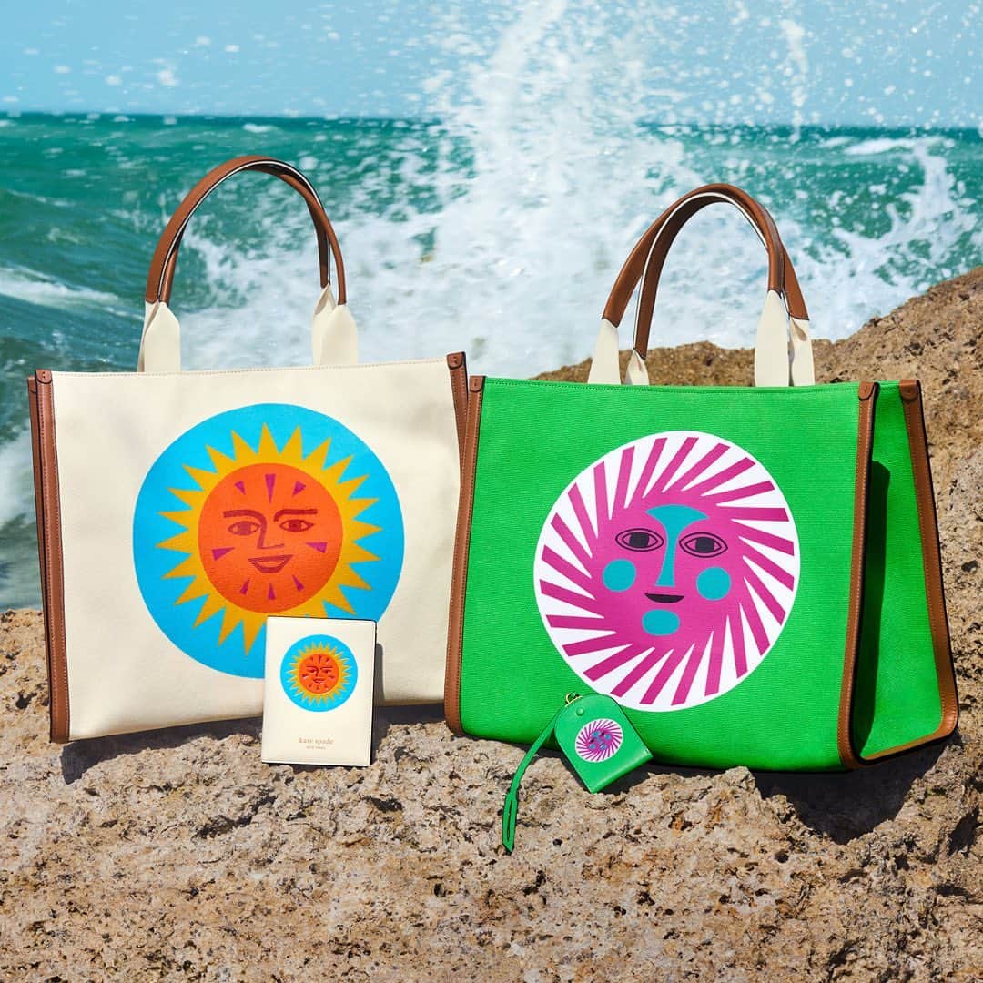 ケイト・スペードのインスタグラム：「If we were you, we wouldn’t go anywhere this summer without one of these sunny totes, a collaboration with iconic mid-century artist, architect and designer Alexander Girard. (Fun fact: If that sun looks familiar, it’s because it’s a reissue of a design Kate & Andy Spade worked on with Girard back when our company was just getting started.) #katespadeny」