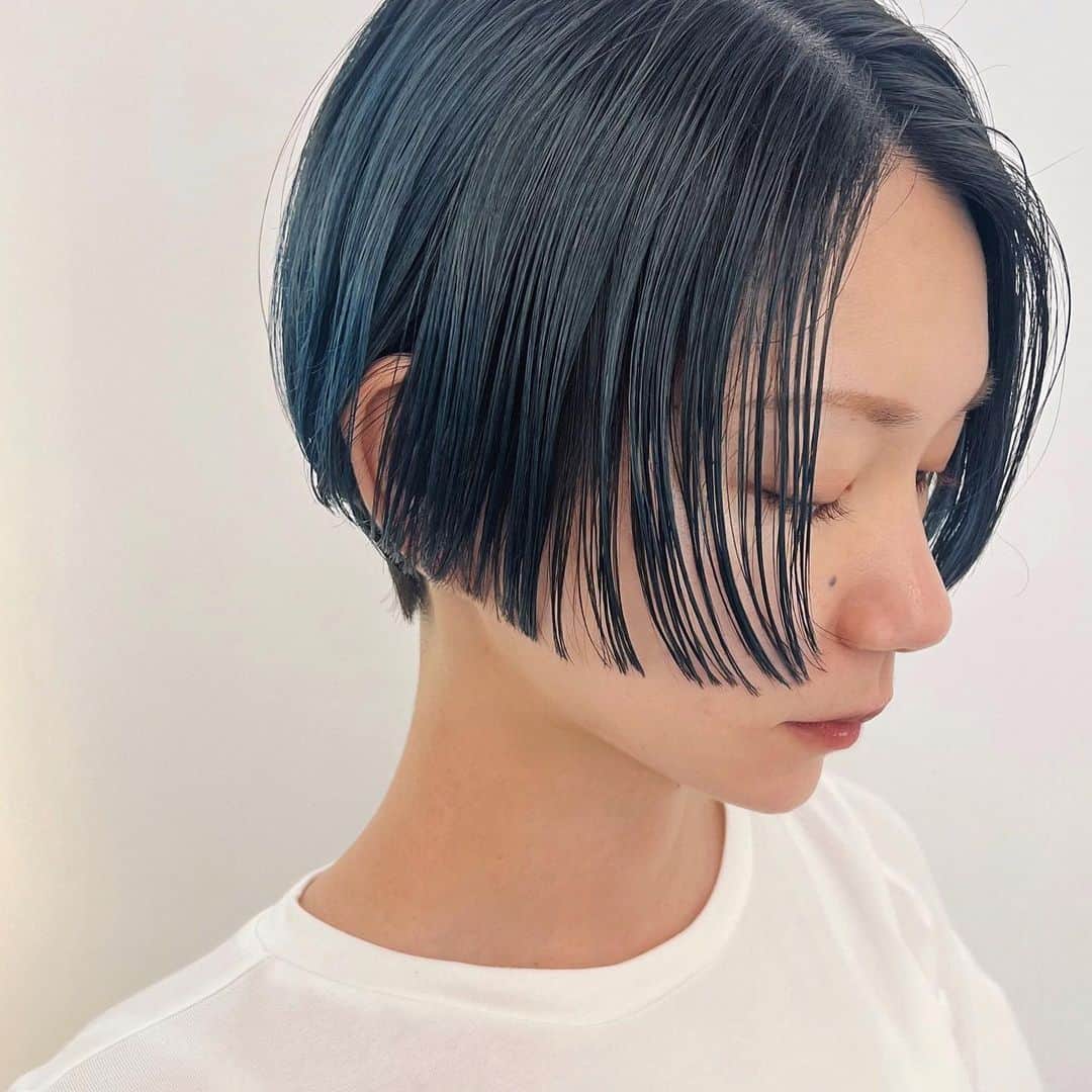 マツオモモコさんのインスタグラム写真 - (マツオモモコInstagram)「. compact blue🦋 . . #hair #cut #color #デザインカット #デザインカラー」7月4日 0時45分 - matsuo_momoko