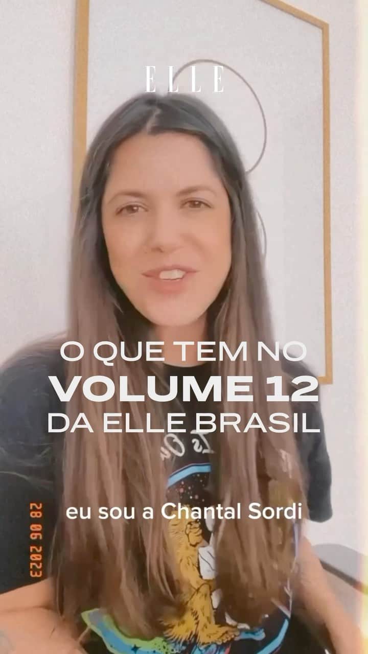 ELLE Brasilのインスタグラム：「Se você ainda não tem o #Volume12 da ELLE Brasil impressa, corre aqui! No vídeo, a editora @chantalsordi mostra os destaques da nossa edição especialíssima com capas de @erykahbadu e @anitta, das matérias mais incríveis do recheio até um gostinho dos editoriais.  Para comprar a sua, vai na lojinha do Instagram ou no nosso site. Imperdível!」
