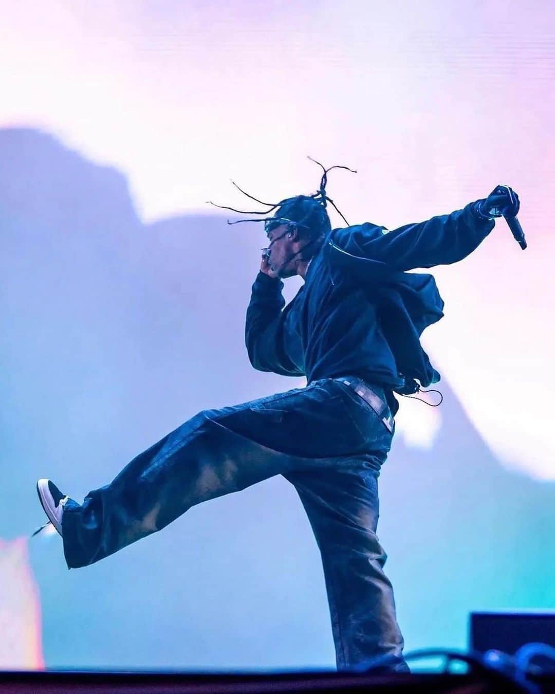 ディーゼルのインスタグラム：「@travisscott wore a faux leather jacket and denim pants from the #DieselPreSpring24 collection at the @idaysmilano concert in Milan, Italy.    #ForSuccessfulLiving」