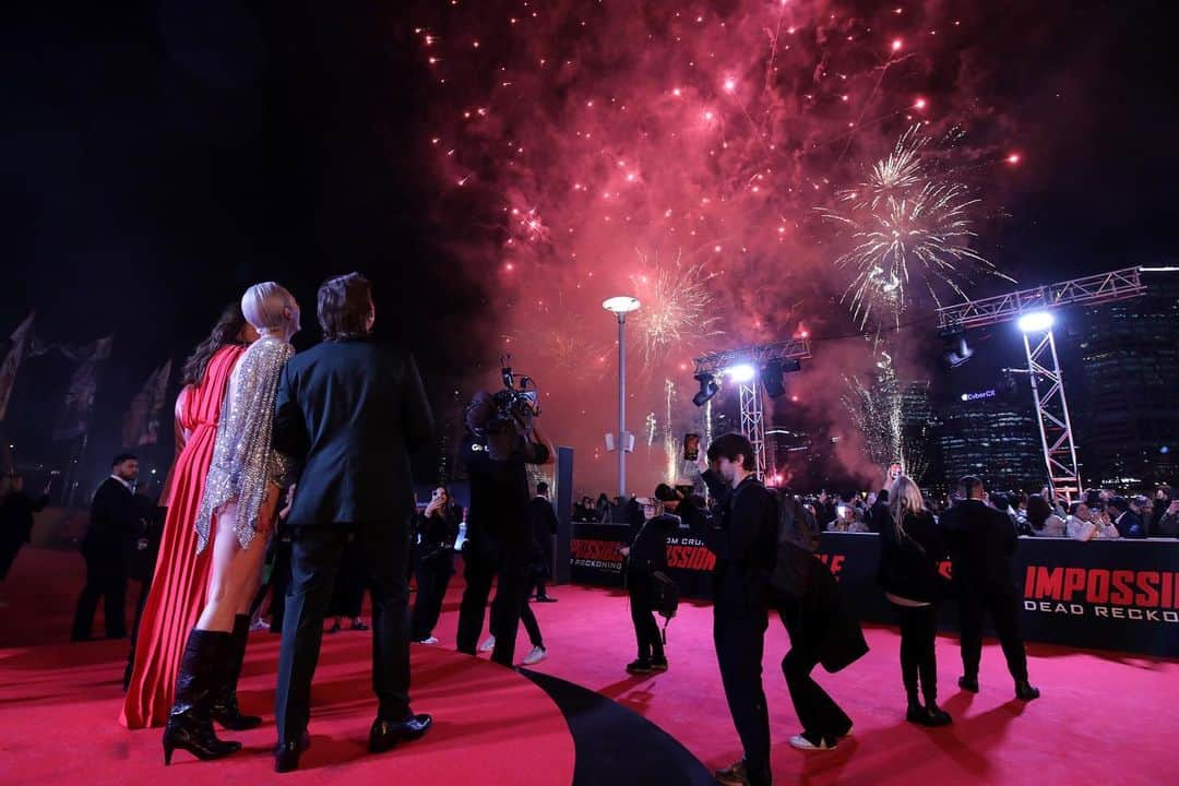 トム・クルーズさんのインスタグラム写真 - (トム・クルーズInstagram)「It was great to spend my birthday with fans today. Thanks for coming out to the premiere!」7月4日 0時57分 - tomcruise