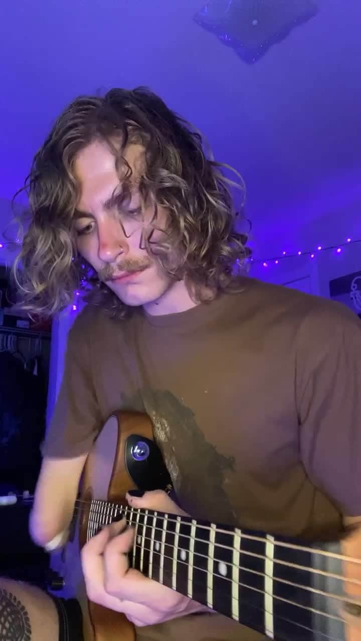 Fender Guitarのインスタグラム：「Kick off your week with this Acoustasonic jam from @cxmrin. Share your videos with #FenderFeature for a chance to be highlighted next.」