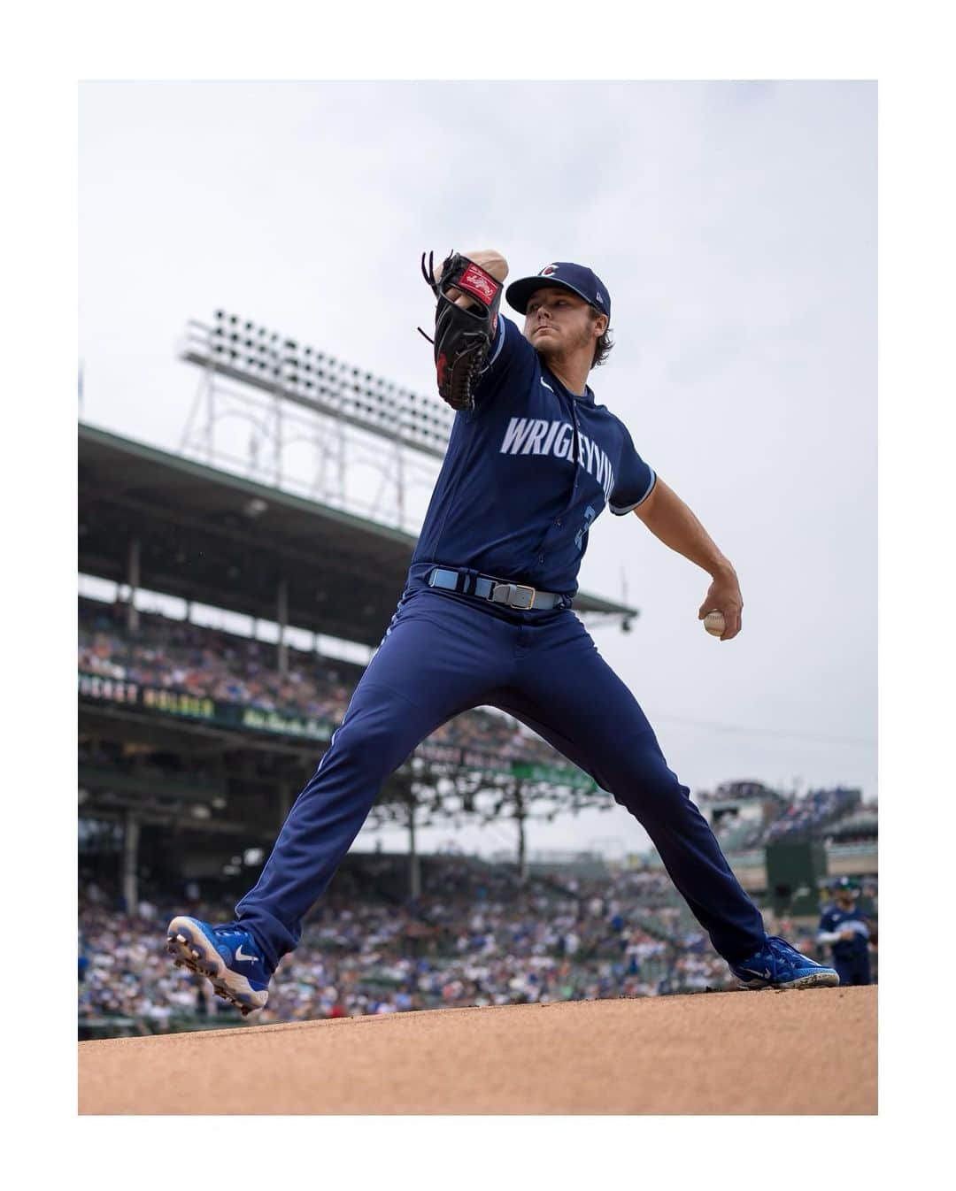 シカゴ・カブスのインスタグラム：「Summetime Chi at the Friendly Confines  Homestand recap in photos curated by team photographer @dirksenphoto」
