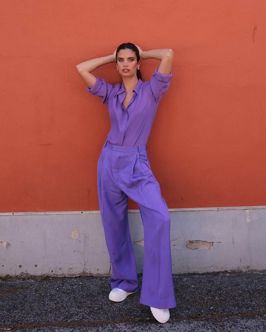 サラ・サンパイオのインスタグラム：「More from press day’s  @victoriabeckham @driesvannoten at @stivali_lisboa styled by @luisborgesoficial」
