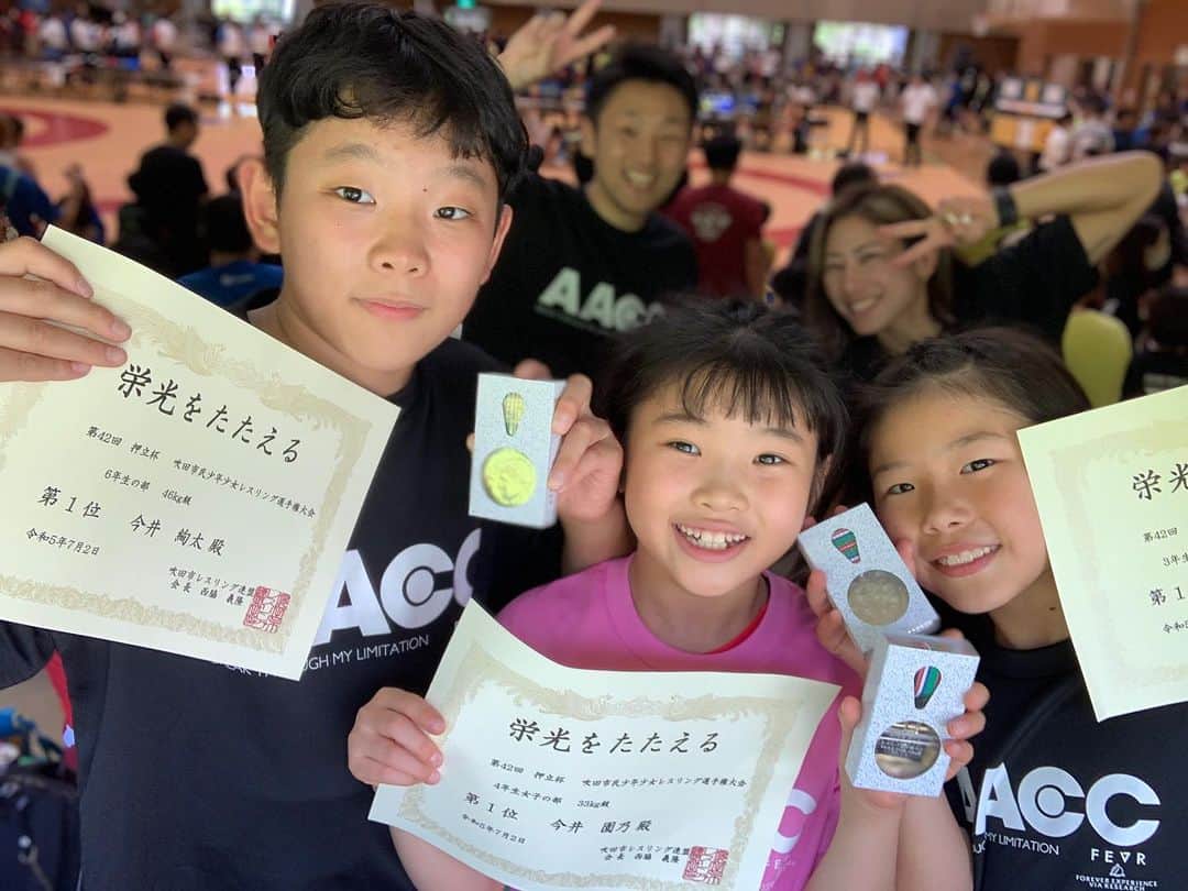 のインスタグラム：「押立杯吹田市少年少女レスリング大会 AACC 3名出場 3名優勝🏅 みんな頑張りました！  また一つ一つ、みんなで取り組んでいこう！  「人の一生は、重荷を負うて遠き道をゆくがごとし 急ぐべからず」 　徳川家康  Suita Kids Wrestling tournament Good work everyone!  #aacc #aacckids #aacckidswrestling #aaccキッズ #aaccキッズレスリング #kidswrestling #オリンピックレスリングの動きを取り入れた運動体操教室  #ココロとカラダを強くする #習い事ならaacc #レスリングやるならaacc #team #仲間 #押立杯吹田市少年少女レスリング大会」