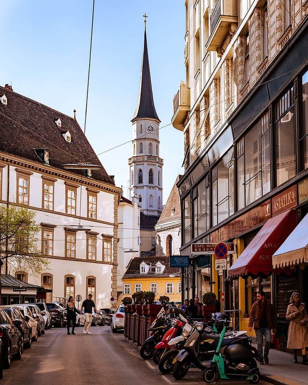 Wien | Viennaさんのインスタグラム写真 - (Wien | ViennaInstagram)「We’re never getting enough of this city 🥹❤️ by @carla_pictures_ #ViennaNow  #vienna #wien #vienna_austria #viennagram #wienliebe #ilovevienna #travelgram #traveleurope #capital #austria #cityhall #architecture #citygram #traveltheworld #viennaaustria #viennacity #viena #viennagoforit」7月4日 1時28分 - viennatouristboard