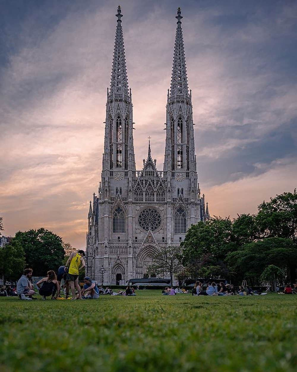 Wien | Viennaさんのインスタグラム写真 - (Wien | ViennaInstagram)「We’re never getting enough of this city 🥹❤️ by @carla_pictures_ #ViennaNow  #vienna #wien #vienna_austria #viennagram #wienliebe #ilovevienna #travelgram #traveleurope #capital #austria #cityhall #architecture #citygram #traveltheworld #viennaaustria #viennacity #viena #viennagoforit」7月4日 1時28分 - viennatouristboard